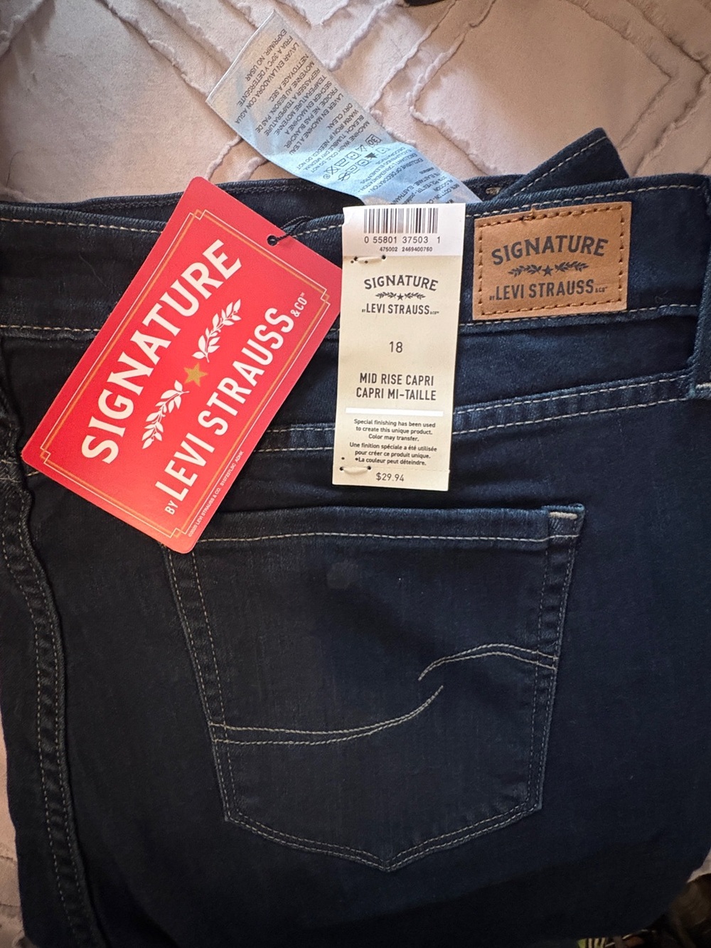 Signature by Levi Strauss Dark Blue Mid-Rise Capri Jeans size 18